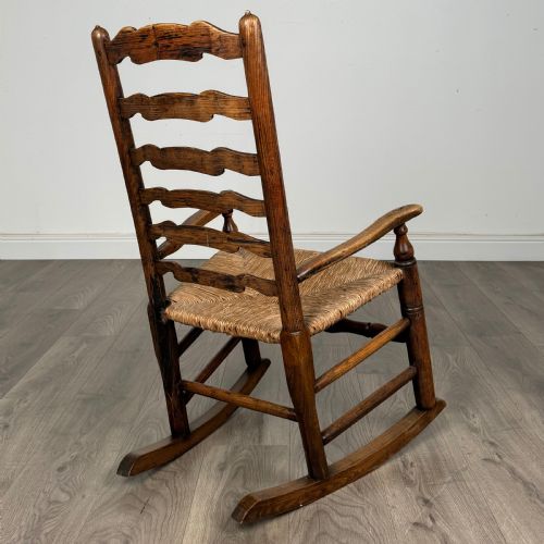 ANTIQUE 18TH CENTURY LADDER BACK ROCKING CHAIR IN OAK - ADDITIONAL PHOTO 4