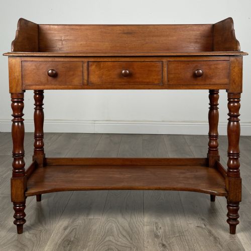 antique 19th century washstand in mahogany - CATEGORY: ANTIQUE FURNITURE - DATED VICTORIAN