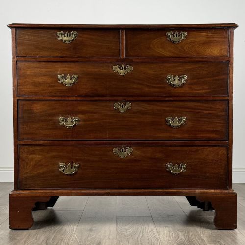 antique 18th century chest of drawers in mahogany - CATEGORY: ANTIQUE CHEST OF DRAWERS - DATED GEORGIAN