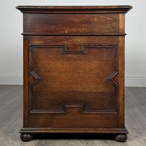 ANTIQUE LATE 19TH CENTURY JACOBEAN STYLE PEDESTAL DESK IN OAK - ADDITIONAL PHOTO 8