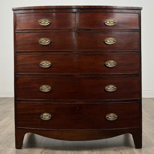antique 18th century bow front chest of drawers in mahogany - CATEGORY: ANTIQUE CHEST OF DRAWERS - DATED GEORGIAN