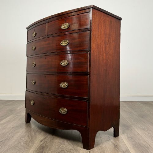 ANTIQUE 18TH CENTURY BOW FRONT CHEST OF DRAWERS IN MAHOGANY - ADDITIONAL PHOTO 1