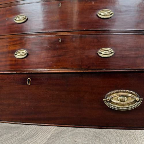 ANTIQUE 18TH CENTURY BOW FRONT CHEST OF DRAWERS IN MAHOGANY - ADDITIONAL PHOTO 9