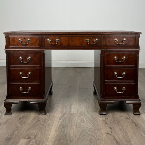 antique 20th century pedestal desk in mahogany - CATEGORY: ANTIQUE DESKS - DATED EDWARDIAN