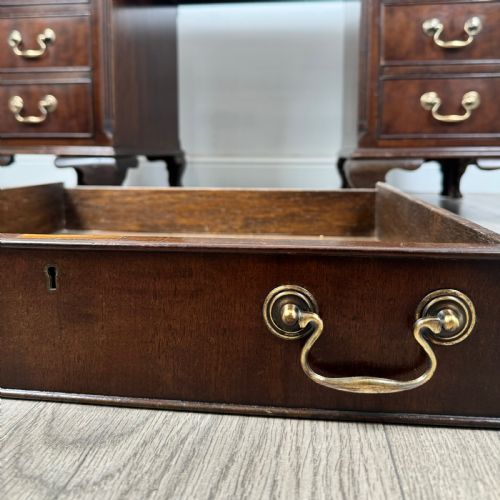 ANTIQUE 20TH CENTURY PEDESTAL DESK IN MAHOGANY - ADDITIONAL PHOTO 13