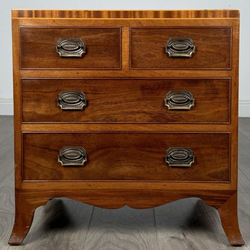 antique small 20th century chest of drawers in mahogany - CATEGORY: ANTIQUE CHEST OF DRAWERS - DATED EDWARDIAN