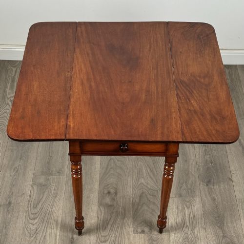 ANTIQUE 19TH CENTURY PEMBROKE TABLE IN MAHOGANY - ADDITIONAL PHOTO 11