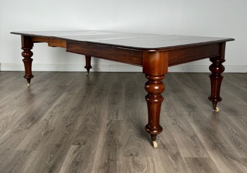 antique large 19th century dining table in mahogany - CATEGORY: ANTIQUE TABLES - DATED VICTORIAN