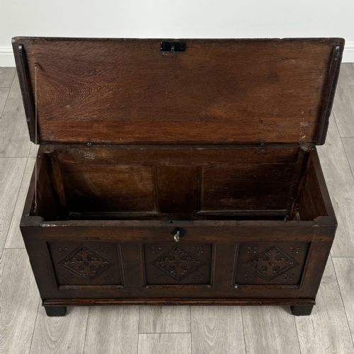 ANTIQUE 18TH CENTURY FINE QUALITY COFFER BLANKET BOX IN OAK - ADDITIONAL PHOTO 9