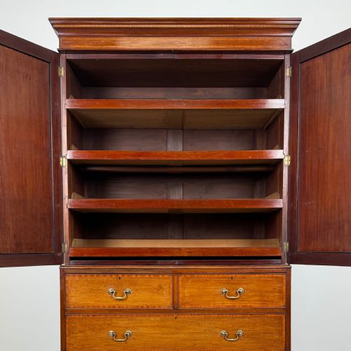 ANTIQUE 19TH CENTURY LINEN PRESS CUPBOARD IN MAHOGANY - ADDITIONAL PHOTO 1