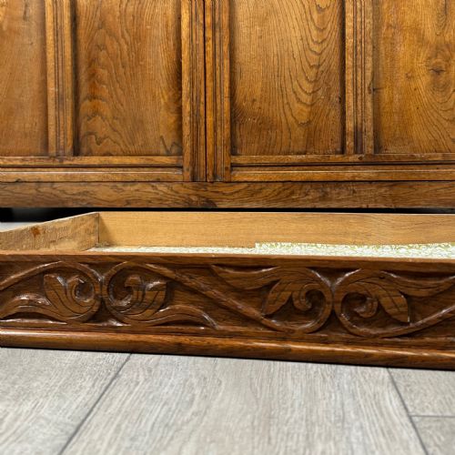 ANTIQUE 20TH CENTURY ELIZABETHAN STYLE COURT CUPBOARD IN OAK - ADDITIONAL PHOTO 12