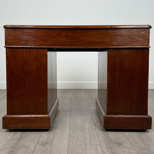 ANTIQUE 19TH CENTURY GOOD QUALITY PEDESTAL DESK IN MAHOGANY - ADDITIONAL PHOTO 4