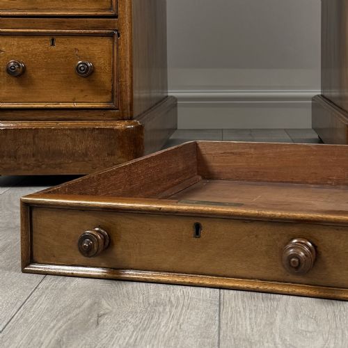 ANTIQUE 19TH CENTURY GOOD QUALITY PEDESTAL DESK IN MAHOGANY - ADDITIONAL PHOTO 9