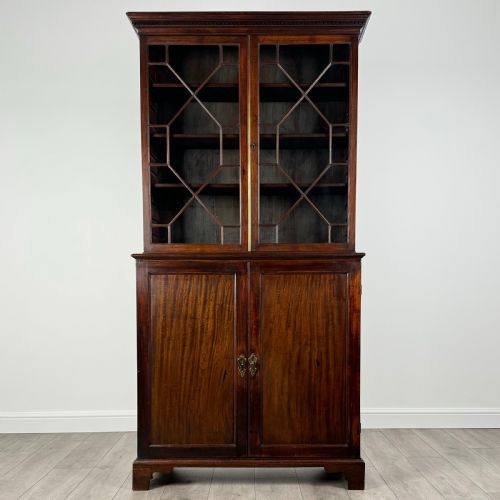 ANTIQUE 18TH CENTURY BOOKCASE OF FINEST QUALITY IN MAHOGANY - ADDITIONAL PHOTO 1