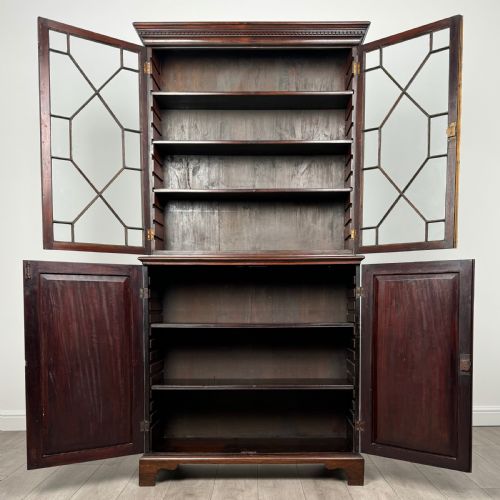 ANTIQUE 18TH CENTURY BOOKCASE OF FINEST QUALITY IN MAHOGANY - ADDITIONAL PHOTO 2