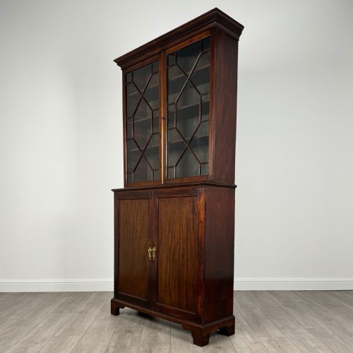 ANTIQUE 18TH CENTURY BOOKCASE OF FINEST QUALITY IN MAHOGANY - ADDITIONAL PHOTO 3
