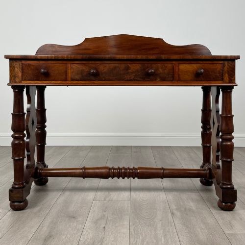antique 19th century good quality side table in mahogany - CATEGORY: ANTIQUE TABLES - DATED VICTORIAN