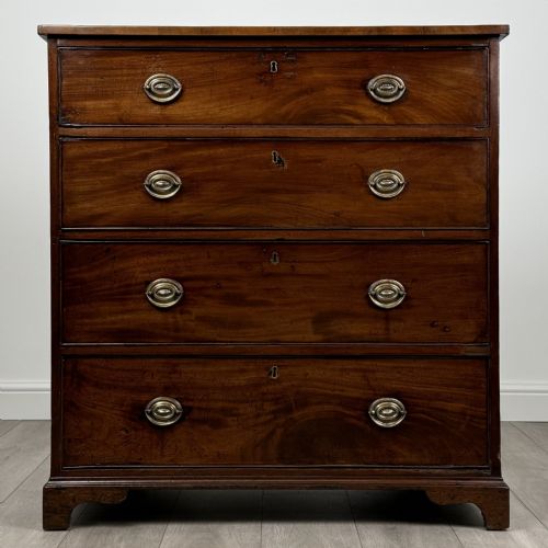 antique 18th century chest of drawers in mahogany - CATEGORY: ANTIQUE CHEST OF DRAWERS - DATED GEORGIAN