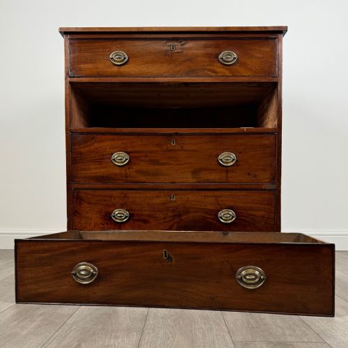 ANTIQUE 18TH CENTURY CHEST OF DRAWERS IN MAHOGANY - ADDITIONAL PHOTO 9