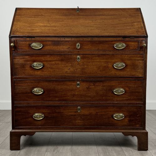 antique 18th century bureau of good quality in mahogany - CATEGORY: ANTIQUE BUREAU - DATED GEORGIAN