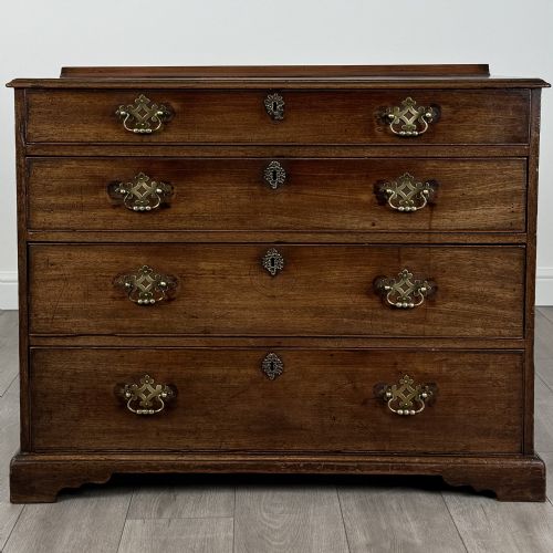 antique 19th century chest of drawers in mahogany - CATEGORY: ANTIQUE CHEST OF DRAWERS - DATED VICTORIAN