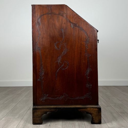 ANTIQUE 18TH CENTURY HEAVILY CARVED BUREAU IN OAK - ADDITIONAL PHOTO 7