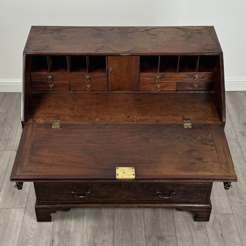 ANTIQUE 18TH CENTURY HEAVILY CARVED BUREAU IN OAK - ADDITIONAL PHOTO 10