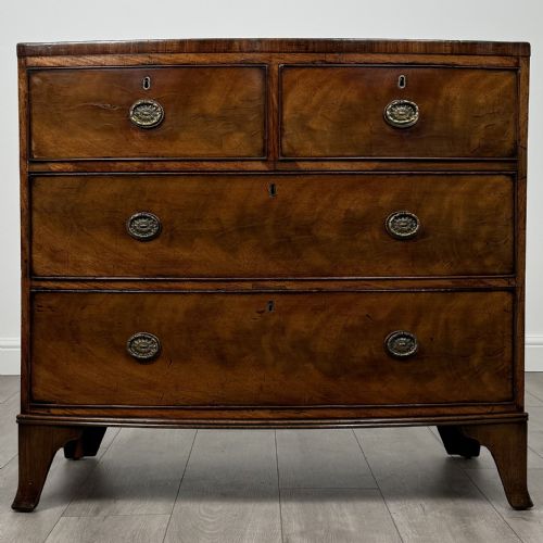 antique 18th century small bow front chest of drawers - CATEGORY: ANTIQUE CHEST OF DRAWERS - DATED 18TH CENTURY