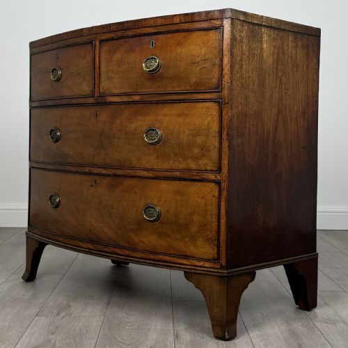 ANTIQUE 18TH CENTURY SMALL BOW FRONT CHEST OF DRAWERS - ADDITIONAL PHOTO 1