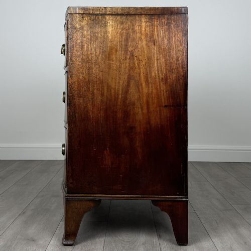 ANTIQUE 18TH CENTURY SMALL BOW FRONT CHEST OF DRAWERS - ADDITIONAL PHOTO 2