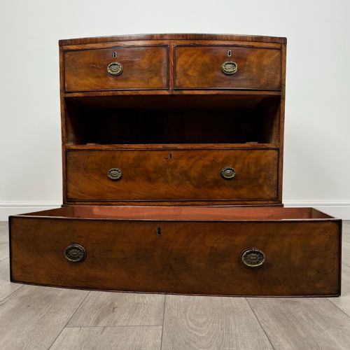 ANTIQUE 18TH CENTURY SMALL BOW FRONT CHEST OF DRAWERS - ADDITIONAL PHOTO 9