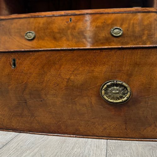 ANTIQUE 18TH CENTURY SMALL BOW FRONT CHEST OF DRAWERS - ADDITIONAL PHOTO 10