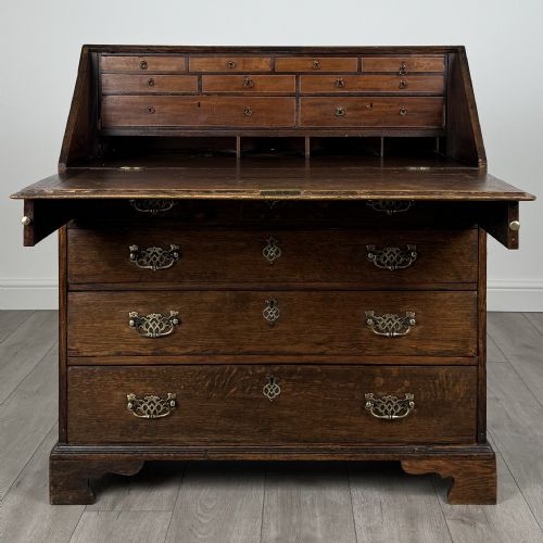 ANTIQUE 18TH CENTURY FINE QUALITY BUREAU IN OAK - ADDITIONAL PHOTO 1