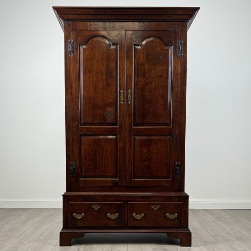 antique 20th century georgian style wardrobe in oak - CATEGORY: ANTIQUE CUPBOARDS - DATED EDWARDIAN