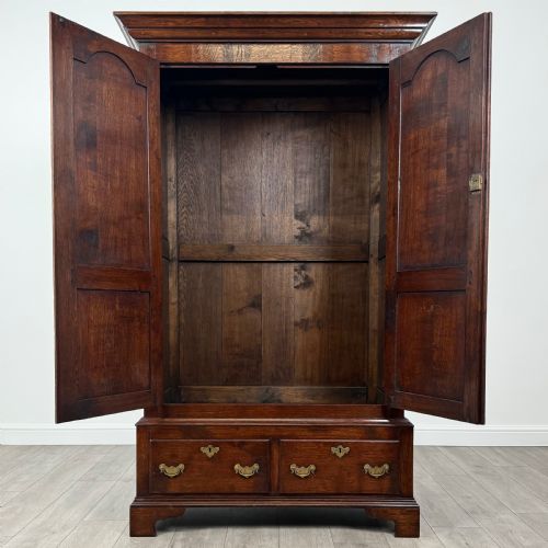 ANTIQUE 20TH CENTURY GEORGIAN STYLE WARDROBE IN OAK - ADDITIONAL PHOTO 1