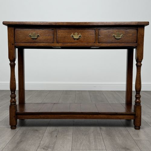 antique 20th century good quality side table in oak - CATEGORY: ANTIQUE TABLES - DATED EDWARDIAN