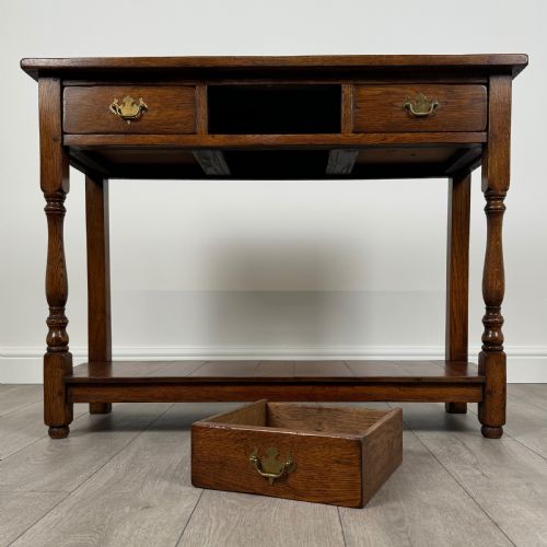 ANTIQUE 20TH CENTURY GOOD QUALITY SIDE TABLE IN OAK - ADDITIONAL PHOTO 9