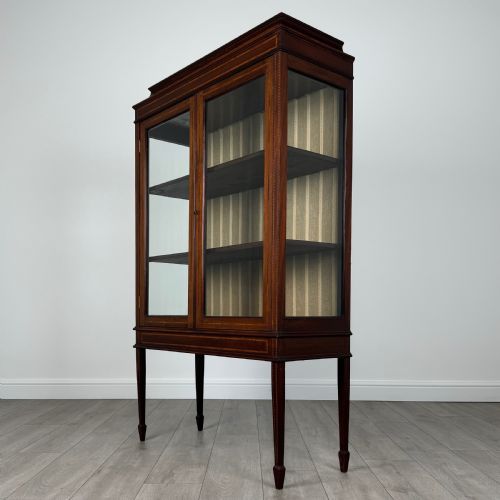 ANTIQUE 20TH CENTURY INLAID DISPLAY CABINET IN MAHOGANY - ADDITIONAL PHOTO 3