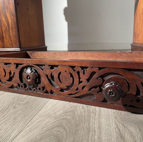 ANTIQUE EARLY VICTORIAN PEDESTAL SIDEBOARD IN MAHOGANY - ADDITIONAL PHOTO 9