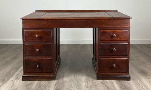 antique 20th century pedestal desk in oak - CATEGORY: ANTIQUE DESKS - DATED EDWARDIAN