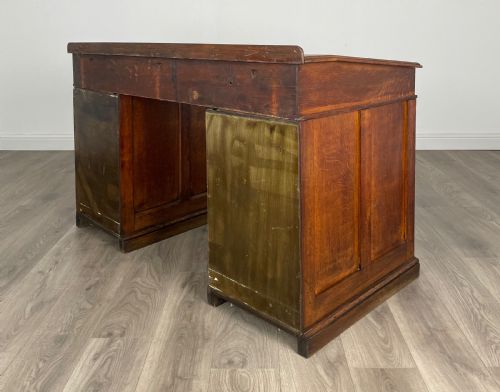 ANTIQUE 20TH CENTURY PEDESTAL DESK IN OAK - ADDITIONAL PHOTO 6