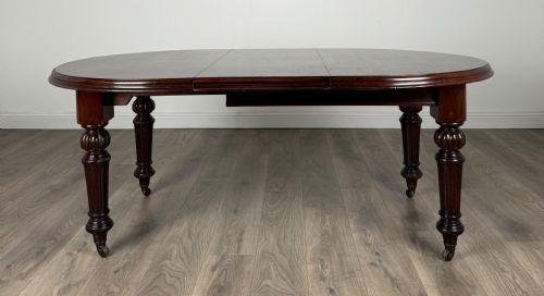 antique fine quality 19th century dining table in mahogany - CATEGORY: ANTIQUE TABLES - DATED VICTORIAN