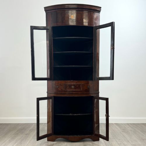 ANTIQUE 18TH CENTURY BOW FRONT CORNER CABINET IN MAHOGANY - ADDITIONAL PHOTO 1