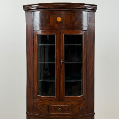 ANTIQUE 18TH CENTURY BOW FRONT CORNER CABINET IN MAHOGANY - ADDITIONAL PHOTO 4