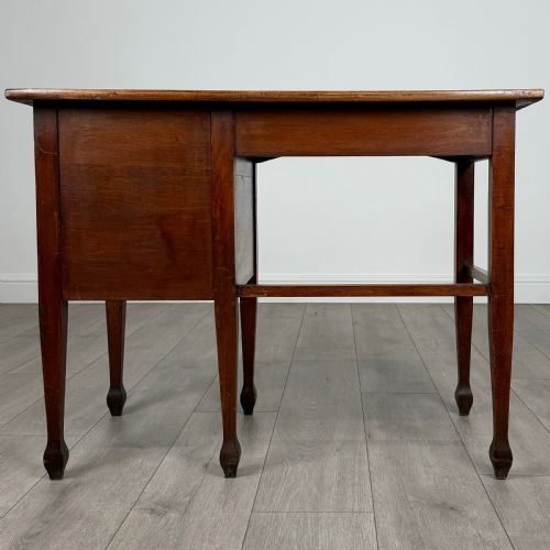 ANTIQUE 20TH CENTURY SMALL OAK DESK OF FINE QUALITY - ADDITIONAL PHOTO 5