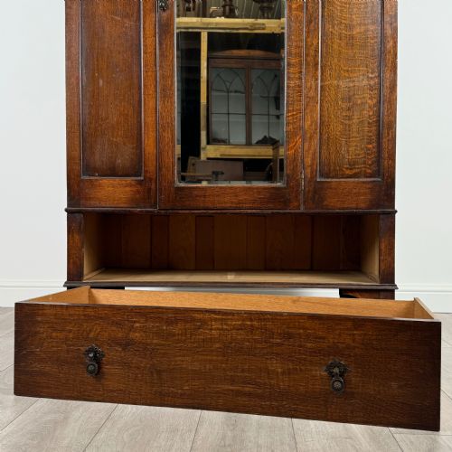 ANTIQUE 20TH CENTURY JACOBEAN STYLE WARDROBE IN OAK - ADDITIONAL PHOTO 9