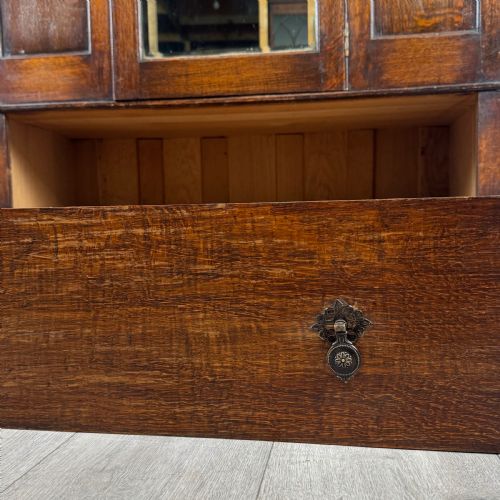 ANTIQUE 20TH CENTURY JACOBEAN STYLE WARDROBE IN OAK - ADDITIONAL PHOTO 10