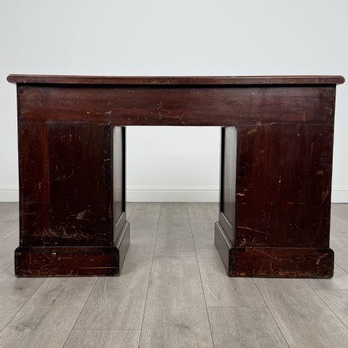 ANTIQUE 20TH CENTURY PEDESTAL DESK IN WALNUT - ADDITIONAL PHOTO 5
