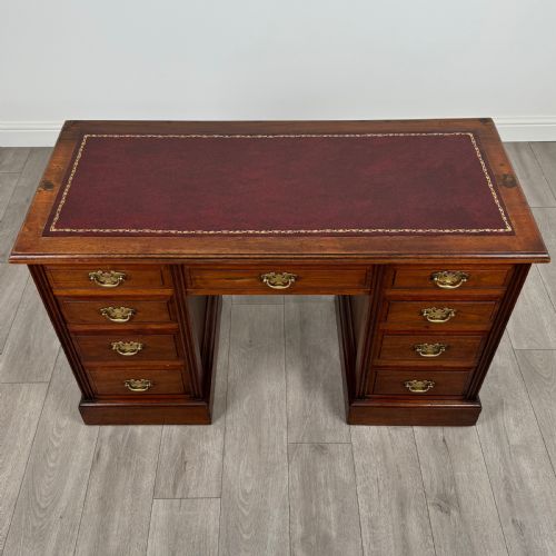 ANTIQUE 20TH CENTURY PEDESTAL DESK IN WALNUT - ADDITIONAL PHOTO 8