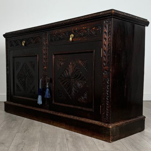 ANTIQUE 19TH CENTURY HEAVILY CARVED SIDEBOARD IN OAK - ADDITIONAL PHOTO 3